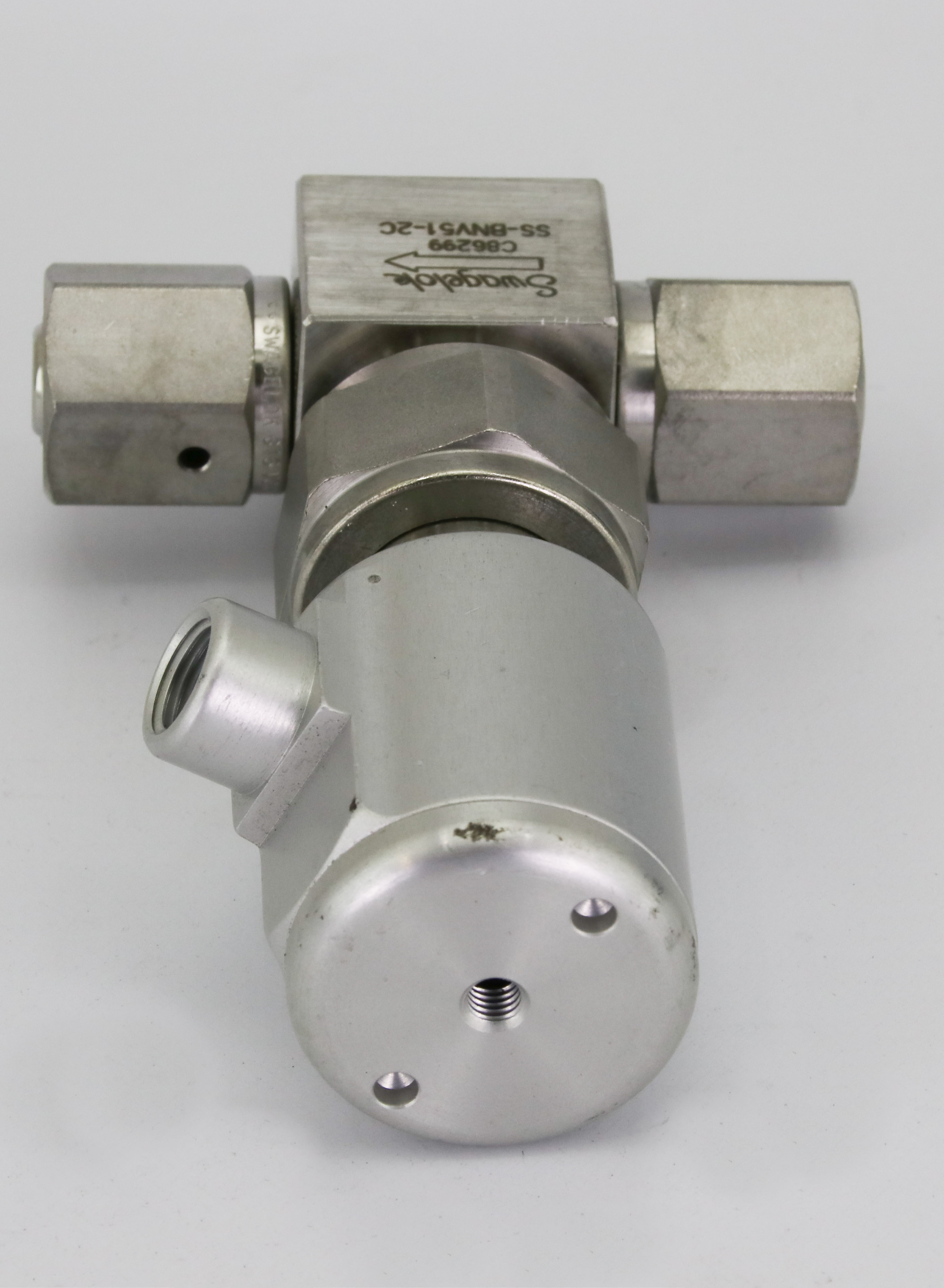 12280 SWAGELOK BELLOWS SEALED VALVE,¼